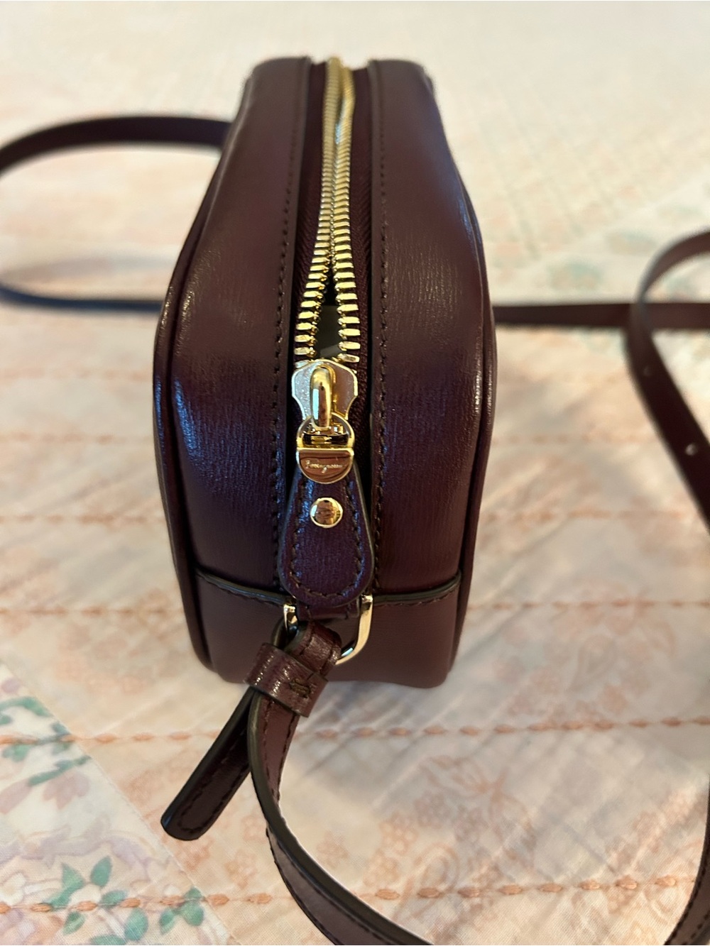 Salvatore Ferragamo City Small Gancini Camera bag in Lovely Burgundy leather EUC - Picture 8 of 14